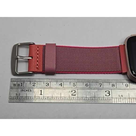 Fitbit Versa FB504 Smartwatch Fitness Heart Rate Bluetooth Extr Bands No Charger - Picture 9 of 11